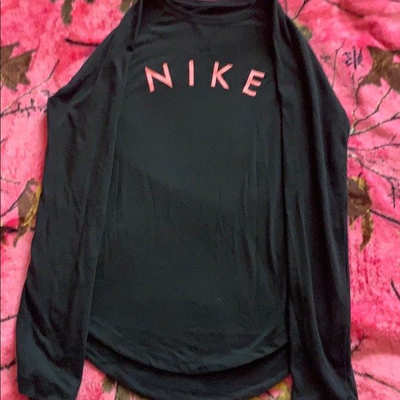 •NIKE SHIRT• - Picture 2 of 4